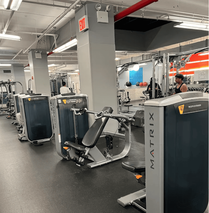 us_Gyms_PureGymJacksonHeights_1