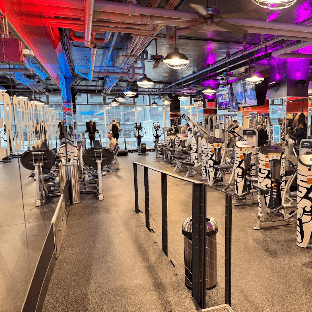 us_Gyms_CrunchFitness54thStreet_2
