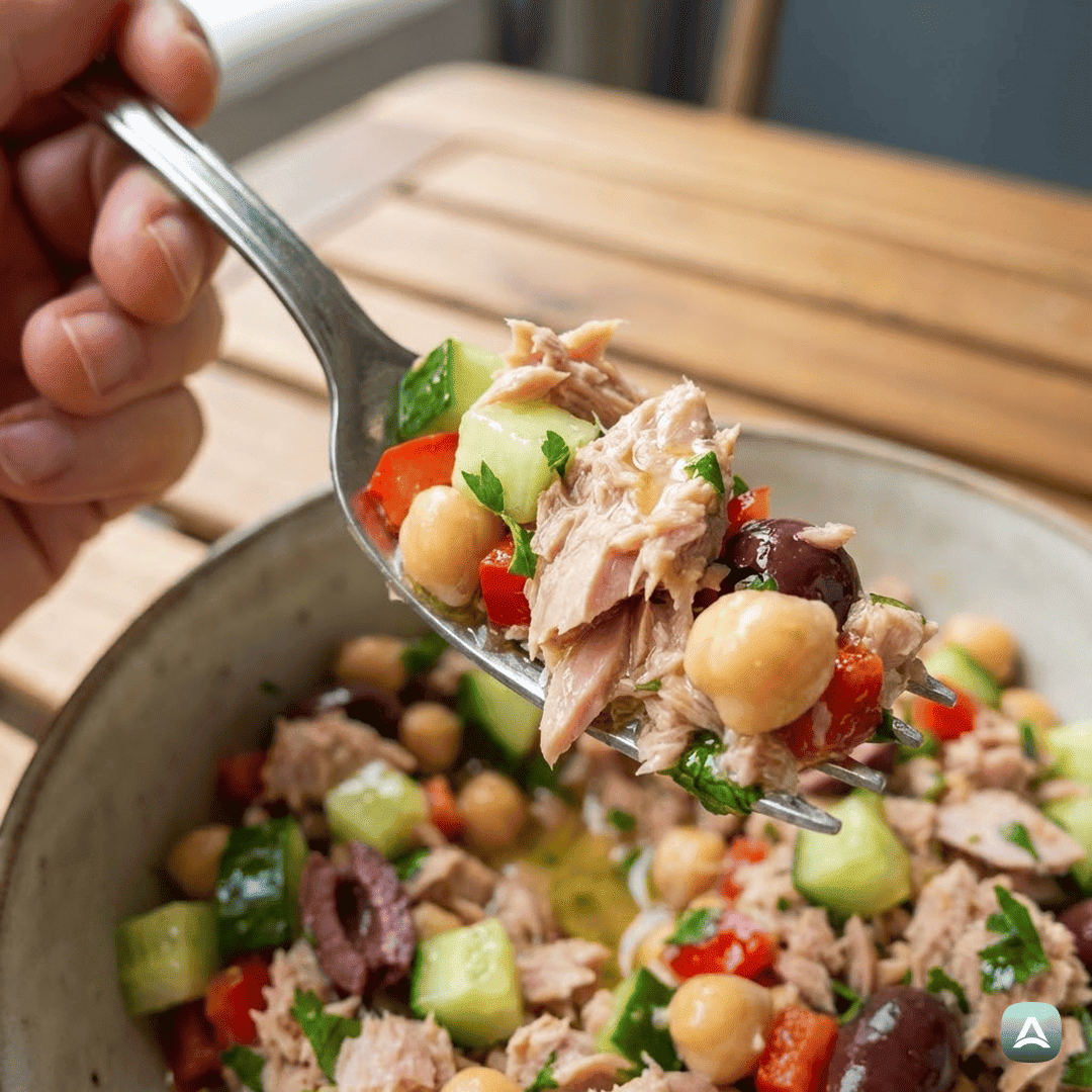 SI_Recipes_OsvežilnaMediteranskaTuninaSolataSČičeriko,OlivamiInLimono_2