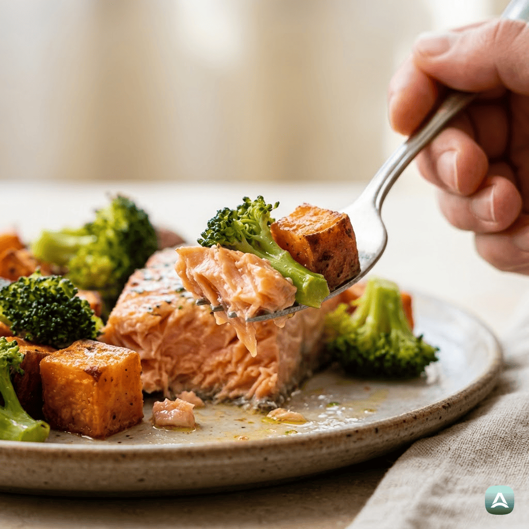 SI_Recipes_PečenLososSHrustljavimSladkimKrompirjemInBrokolijemIzEnegaPekača_2