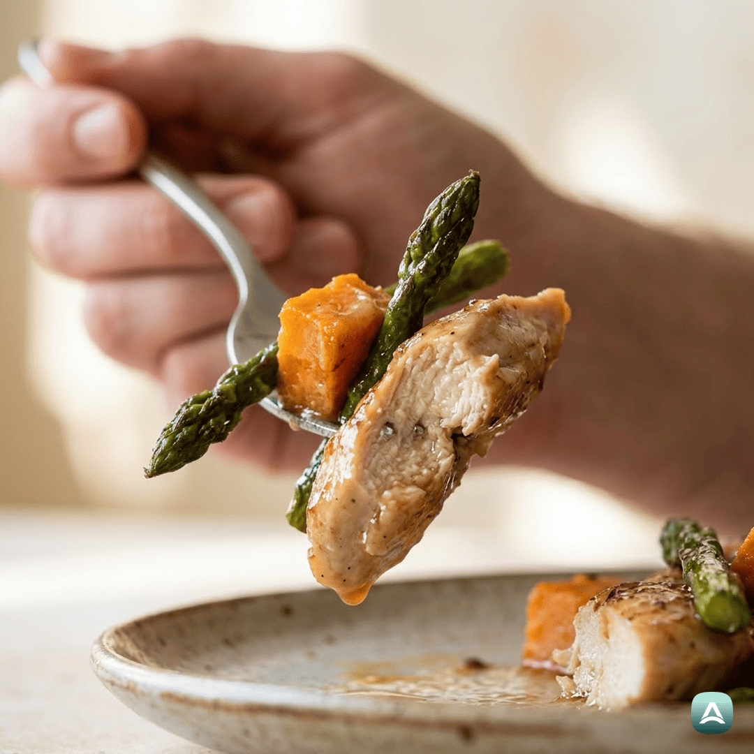 SI_Recipes_SočenPiščančjiFileSPečenimSladkimKrompirjemInŠparglji_2