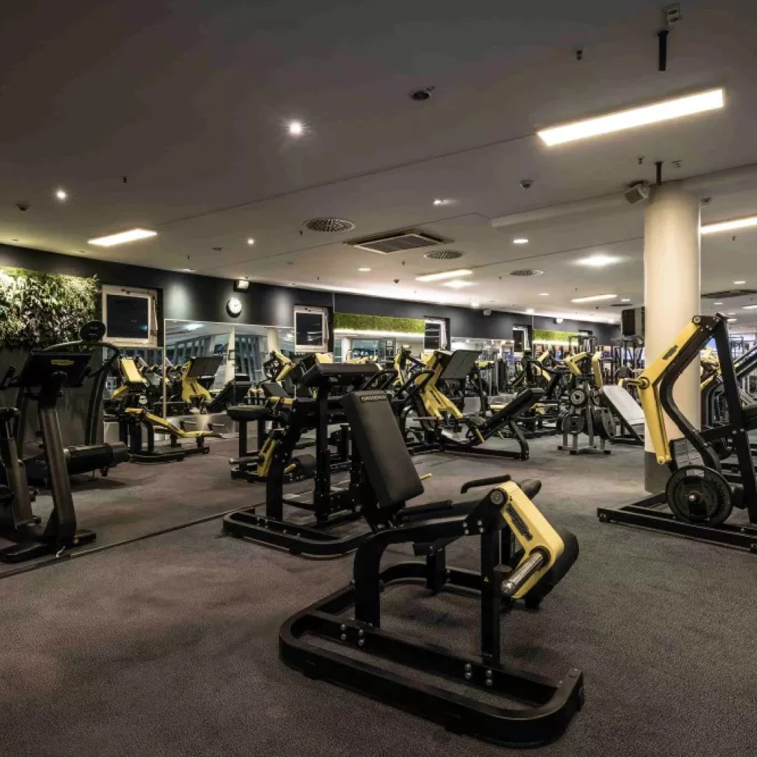 de_Gyms_FitnessFirstBerlinPragerPlatz_0