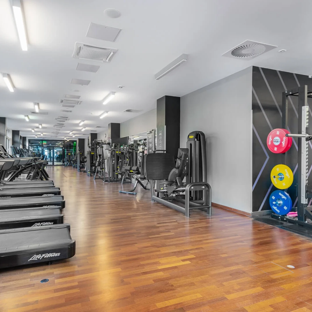 de_Gyms_HolmesPlaceBerlinBismarckstrasse_1