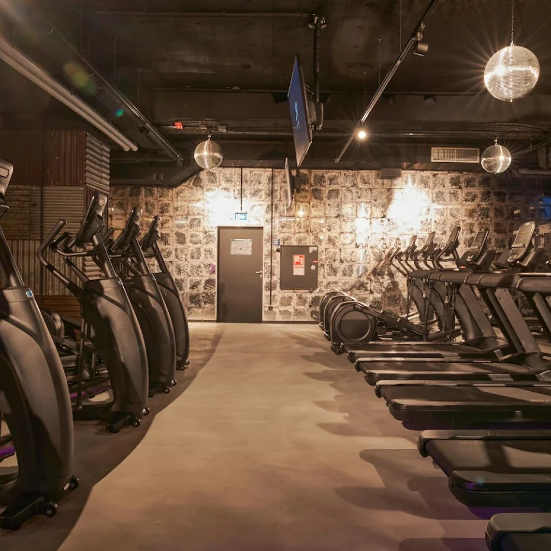 de_Gyms_JohnReedFitnessBerlinCharlottenburg_3