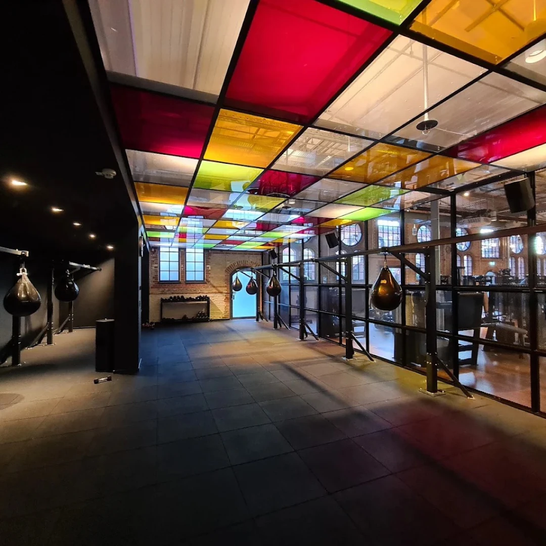 de_Gyms_JohnReedFitnessBerlinFriedrichshain_1