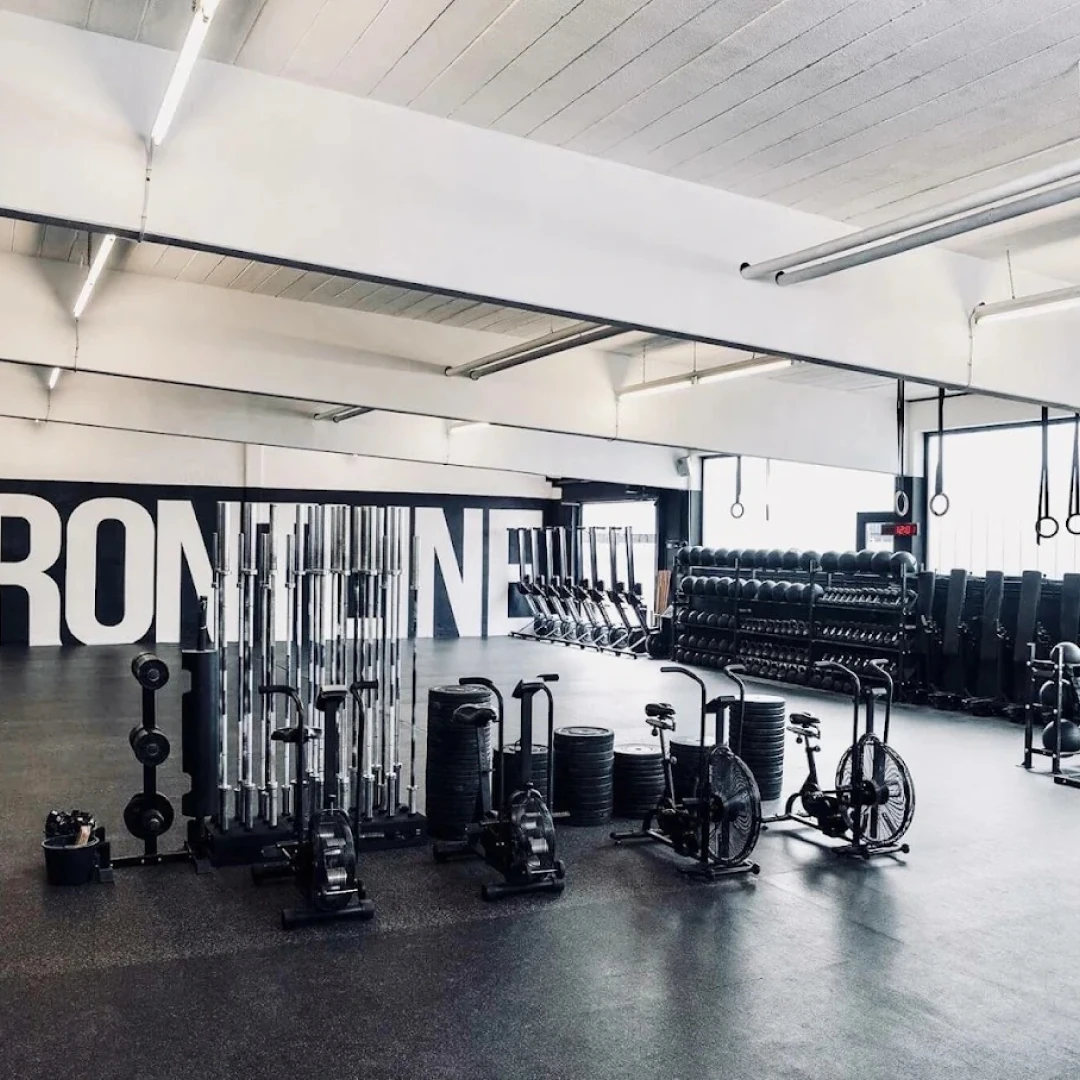 de_Gyms_TheFrontlineBox_0
