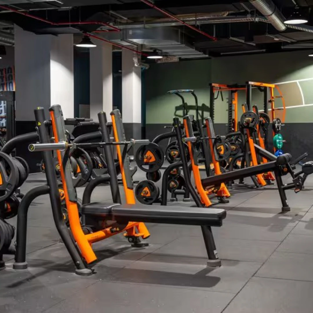 DE_Gyms_BasicFitHamburgFuhlsbüttelerStraße_1