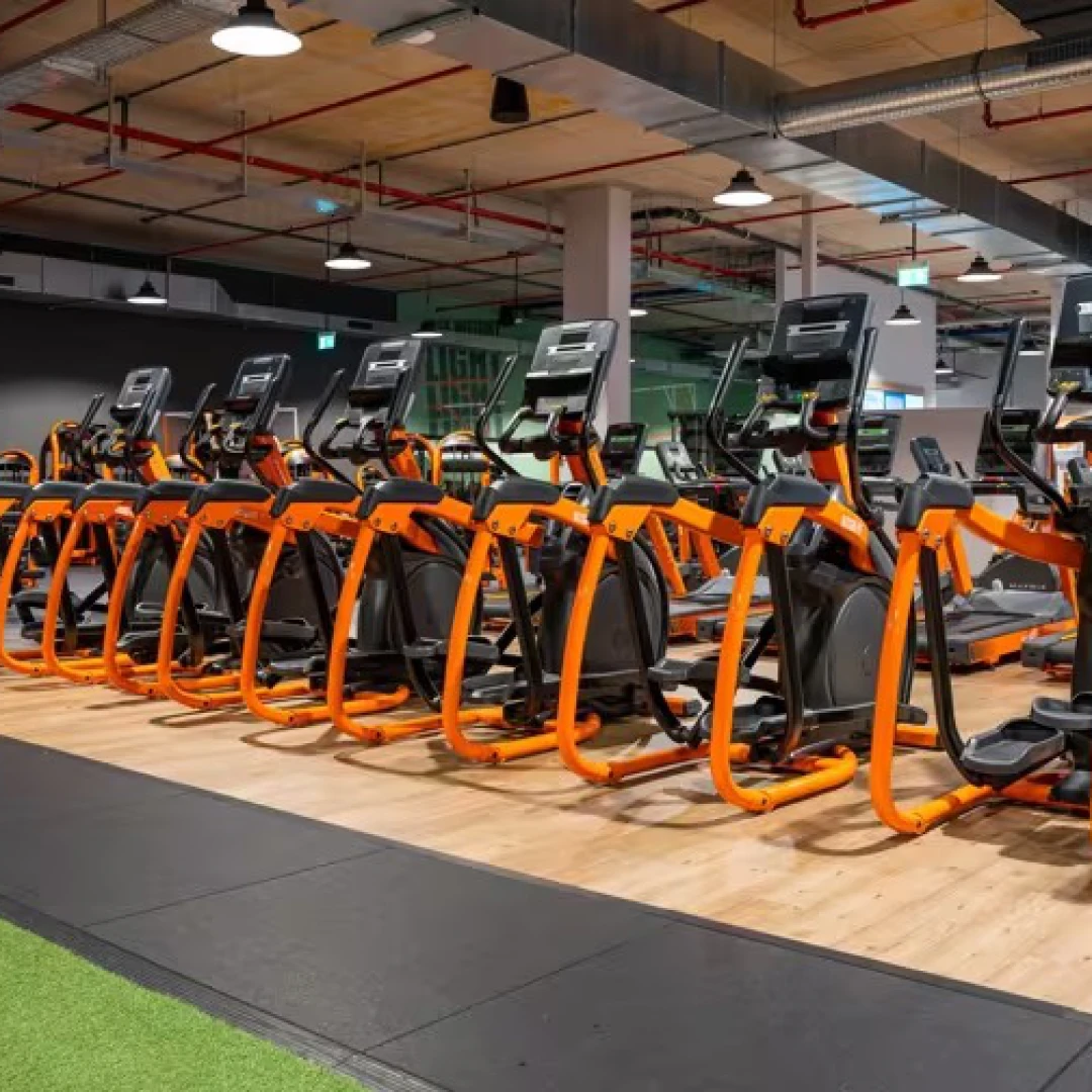 de_Gyms_BasicFitHamburgFuhlsbüttelerStraße_3
