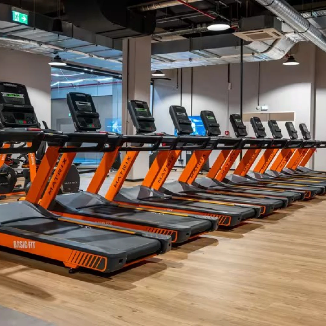 de_Gyms_BasicFitHamburgFuhlsbüttelerStraße_4
