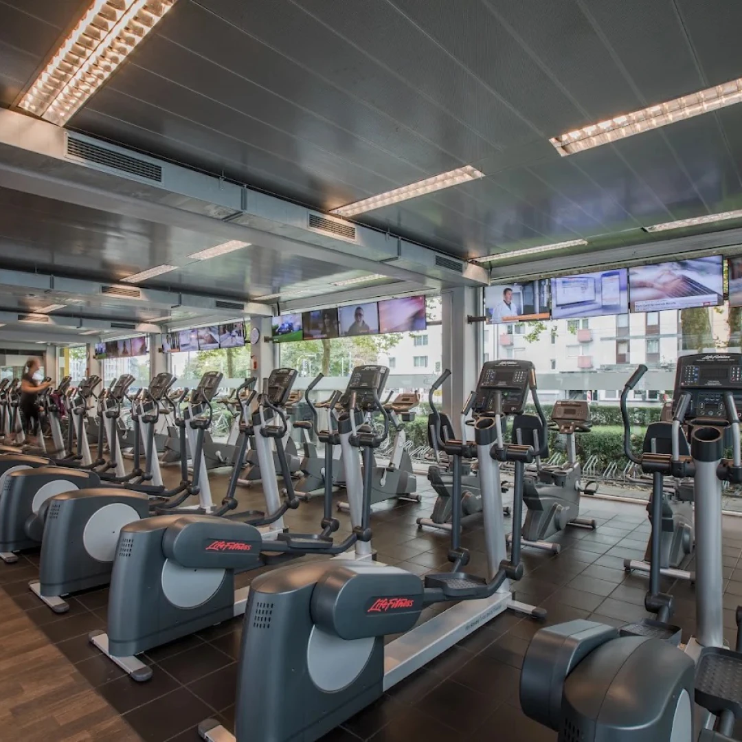 de_Gyms_FitStarFitnessstudioMünchenNeuhausen_3