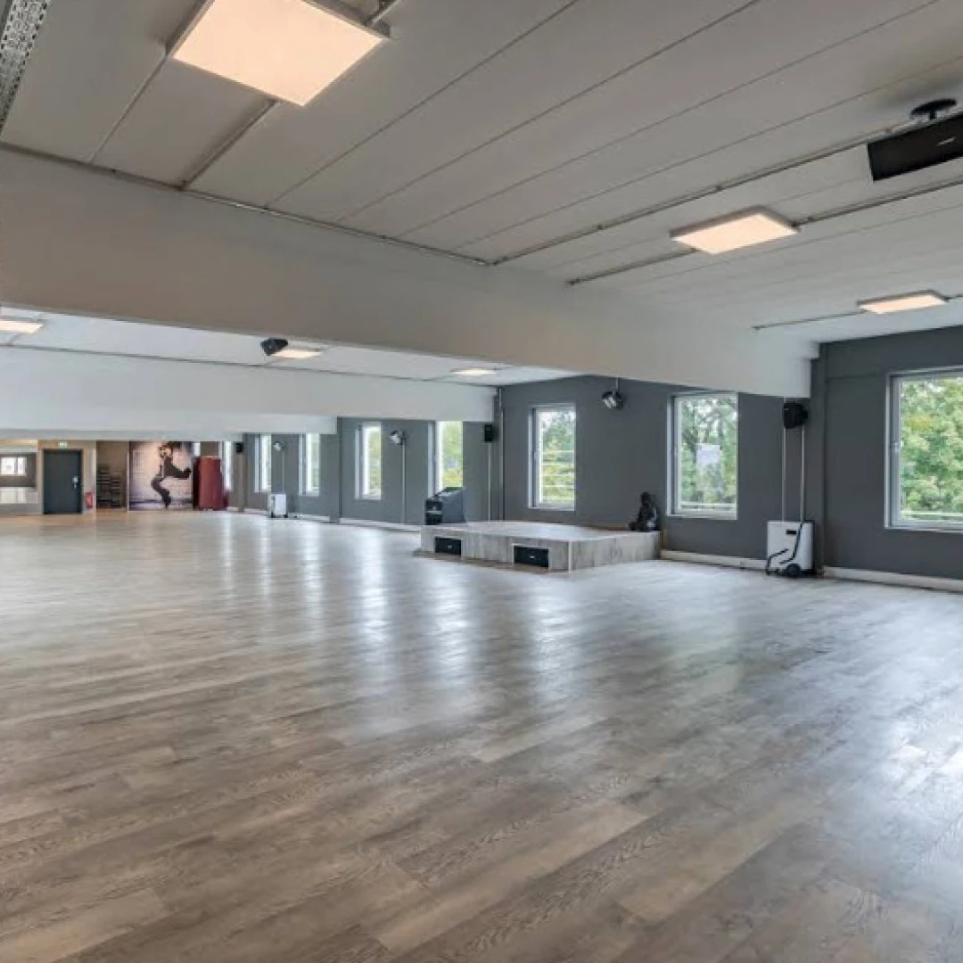 de_Gyms_FitStarFitnessstudioMünchenNeuhausen_5