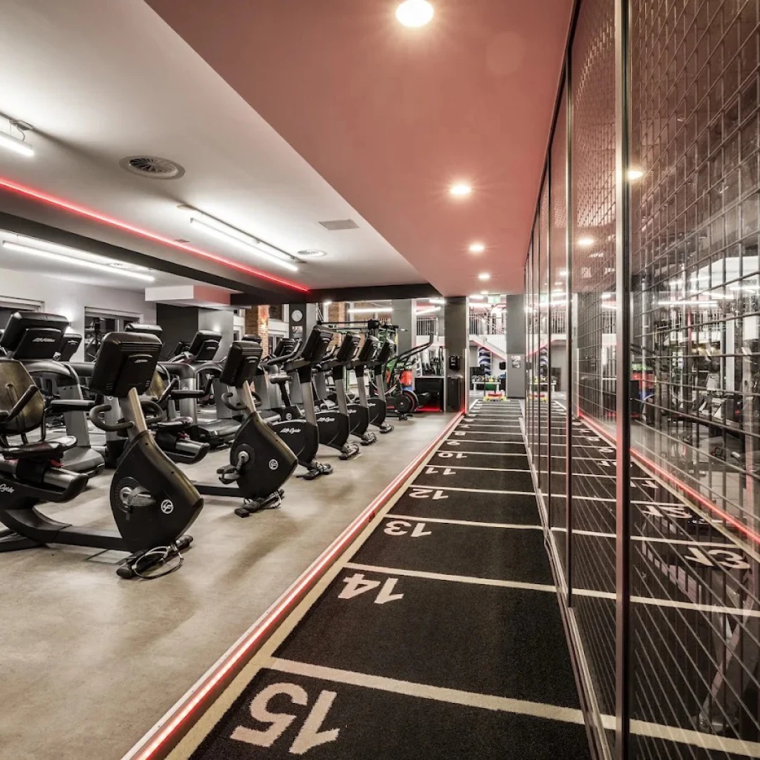 de_Gyms_FitnessFirstMünchenSchwabing_2