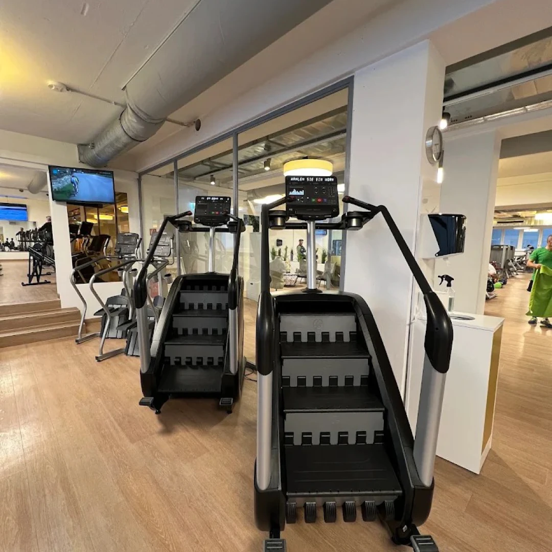 de_Gyms_FitnessstudioArabellapark_1