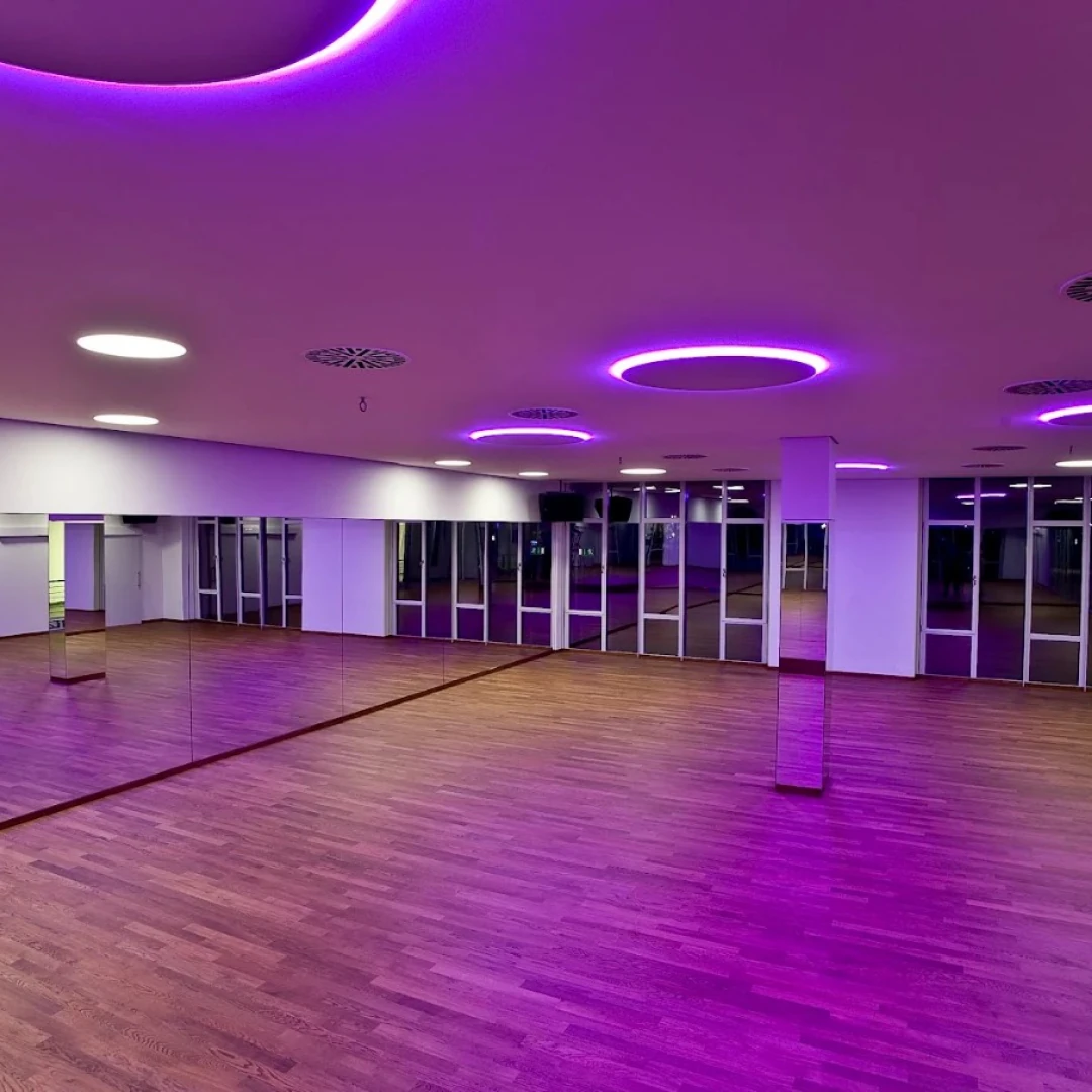 de_Gyms_Leo'sSportsClub_3