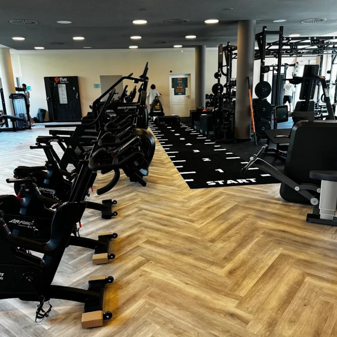 de_Gyms_Maisha‘sMedicalGym_2