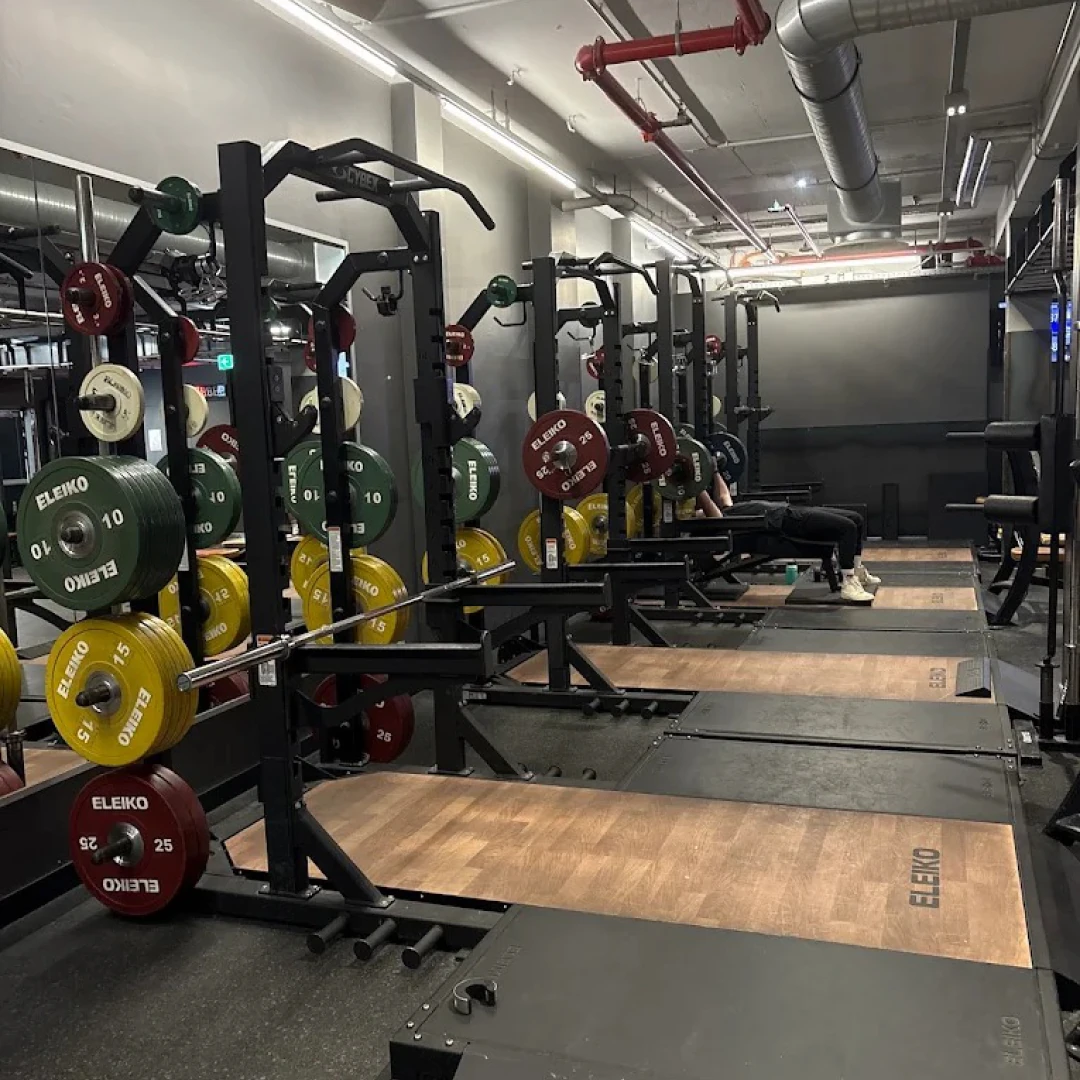 de_Gyms_PrimeTimeFitnessLeopoldstraße_1