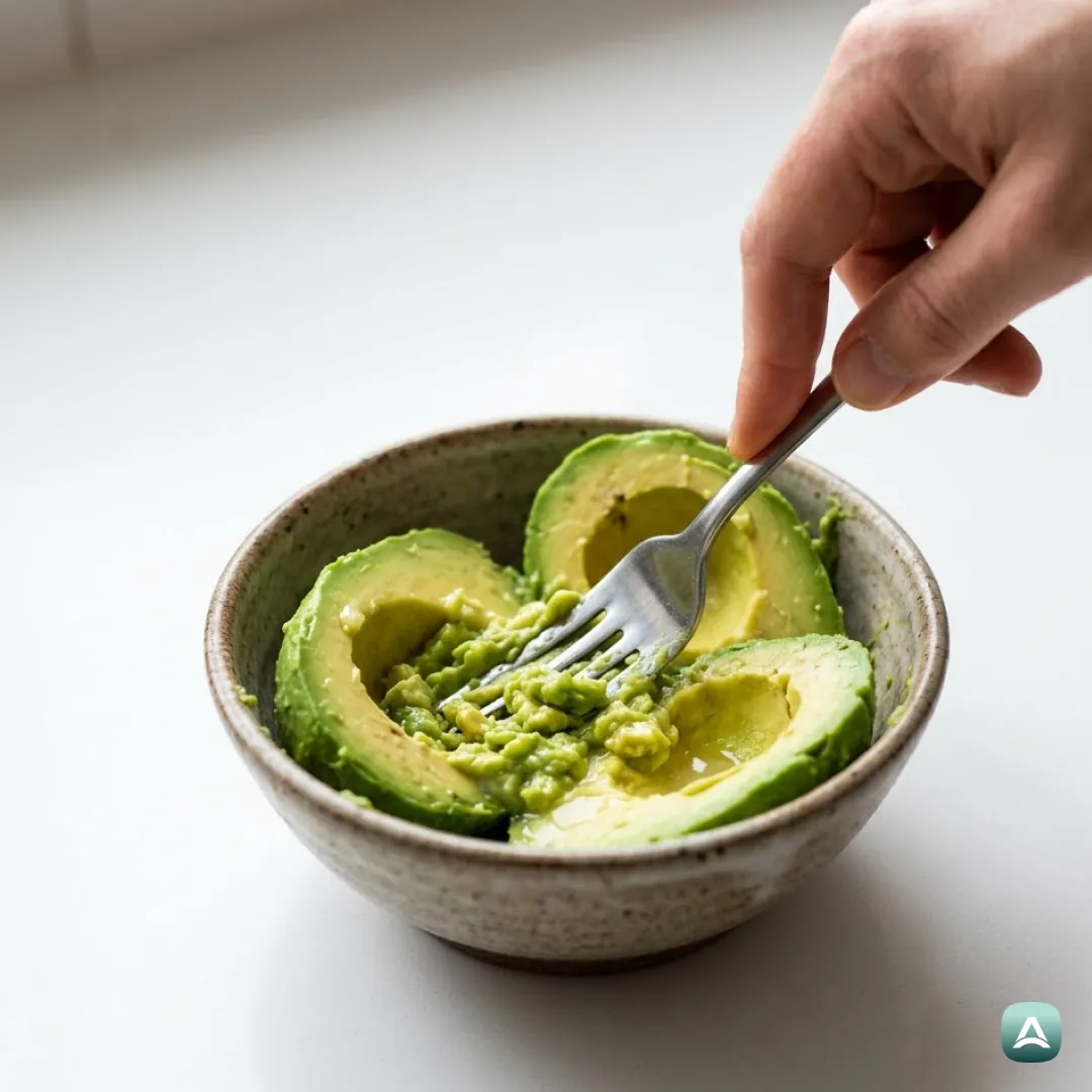US_Recipes_WholeGrainBreadWithCottageCheeseAndAvocado_4