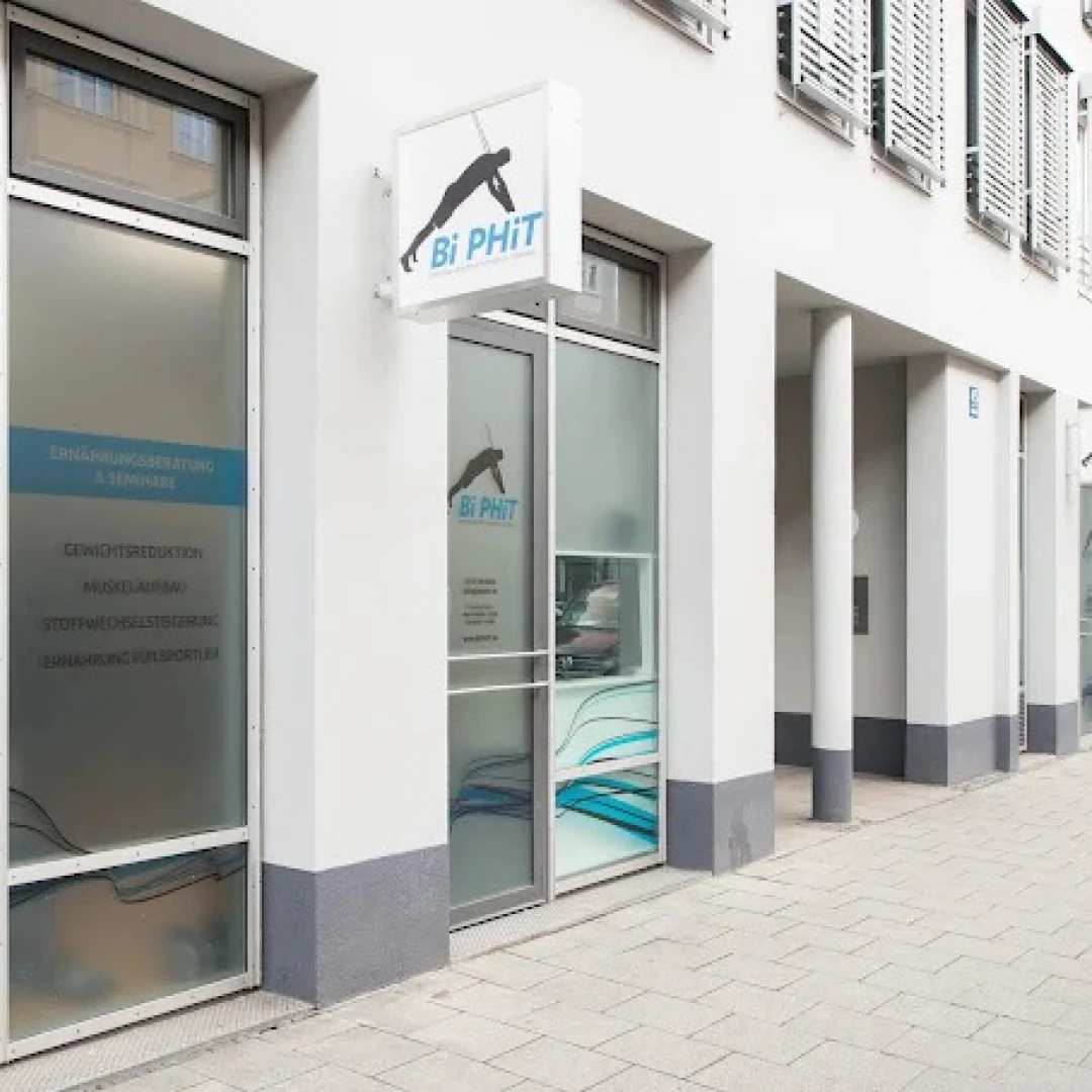 de_Trainers_BiPhiTPersonalTrainingStudio–Rumfordstr._4
